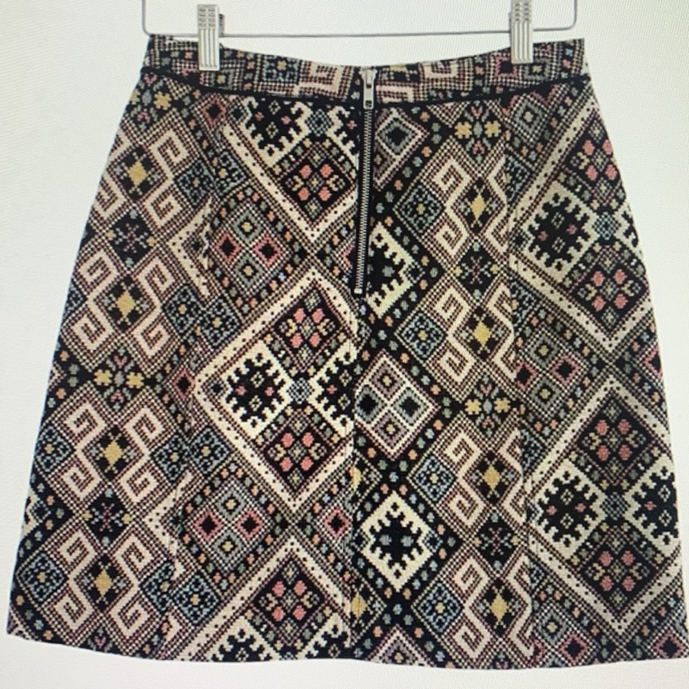 Geometric Patterned Skirt - Picture 2 of 4